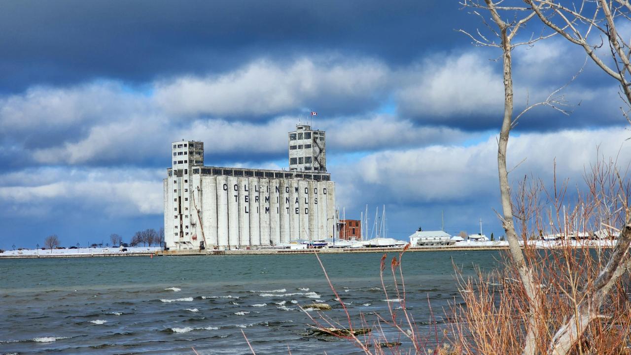 Image of Collingwood Terminal courtesy of Miss J on Pexels