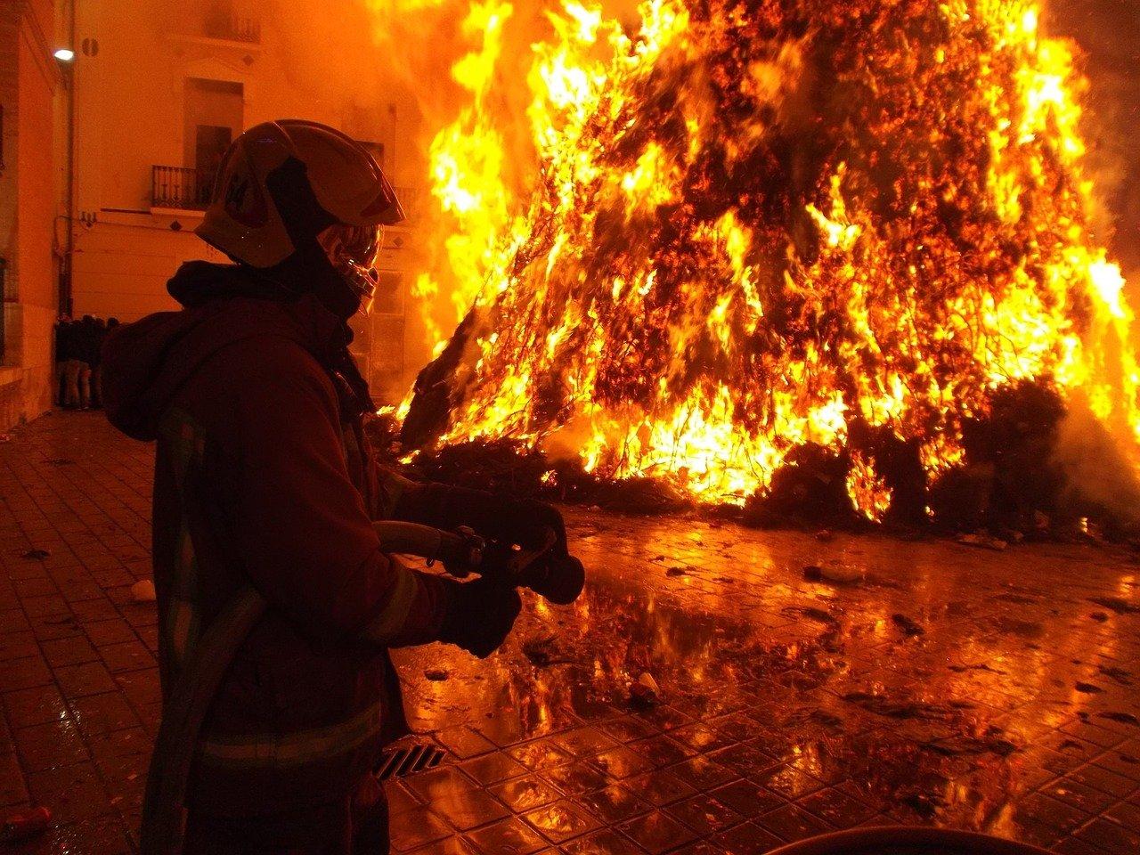 Image of a firefighter fighting fire 