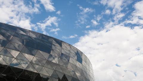 Side image of the Shaw Center in Ottawa, Ontario, Canada. Image courtesy of Destination Ontario.
